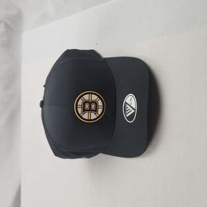 Officially Licensed GearBoston Bruins Levelwear Zeta Flex Hat - Black  L/XL